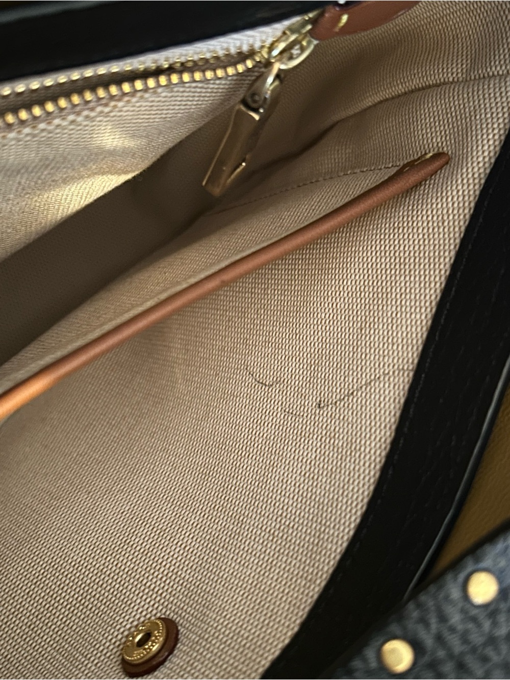 COACH PAGE 27 with Rivets Black - GUC - Picture 15 of 17